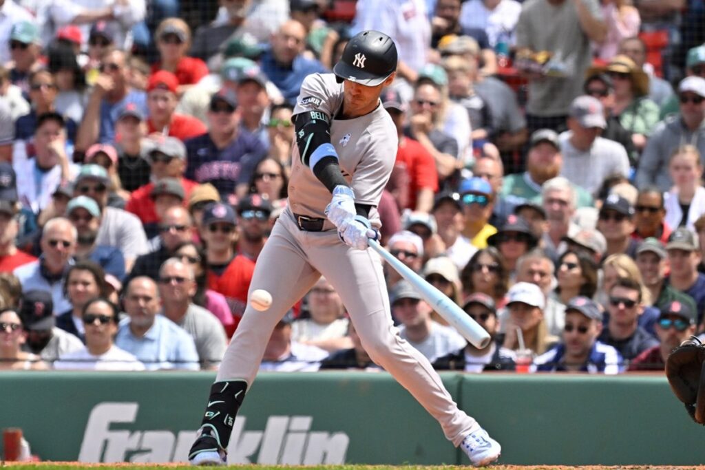 En la foto, Bellinger remolca dos de emergente en triunfo de Yankees