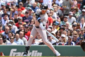 En la foto, Bellinger remolca dos de emergente en triunfo de Yankees
