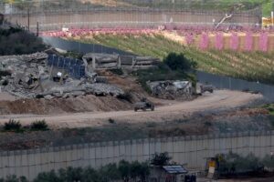 En la foto, Tanques iraelíes en una carretera del sur del Líbano