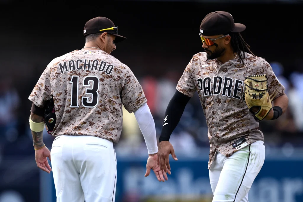 En la foto, Manny Machado y Fernando Tatis, jugadores de los Padres