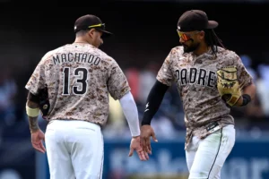 En la foto, Manny Machado y Fernando Tatis, jugadores de los Padres
