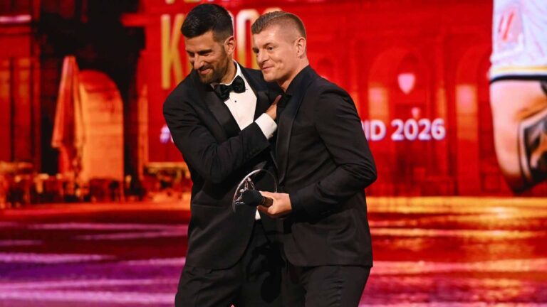 En la foto, Toni Kroos y el tenista serbio Novak Djokovic durante la entrga de los Premios Laureus