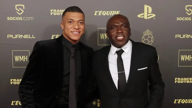 En la foto, los Mbappé, padre e hijo