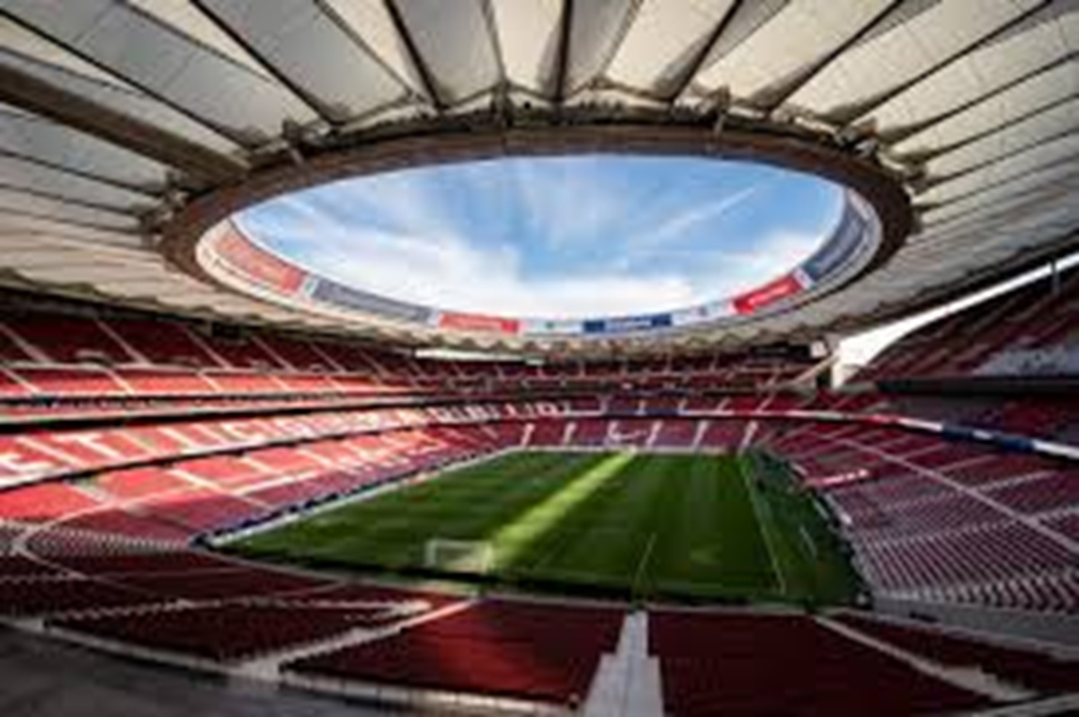 UEFA mide 26 mm de altura en el Metropolitano y desestima las dudas de Flick 1 En la foto, el estadio del Atlético de Madrid