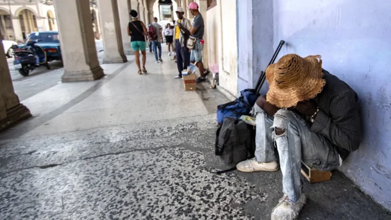 ¿Hacia dónde vamos? 1 En la foto, pobreza y desidia en Cuba