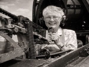 En la foto, Elsie MacGill