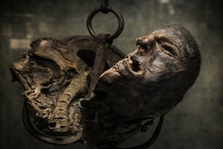 El Vampiro de Düsseldorf sigue dando miedo, ahora con bata blanca