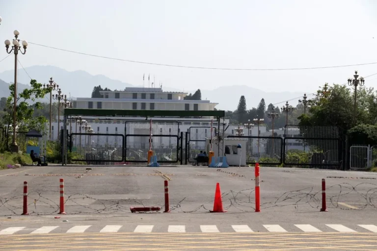 En la foto, Perímetro de seguridad en la zona preparada para albergar la segunda ronda de negociaciones entre EE.UU e Irán, en Islamabad