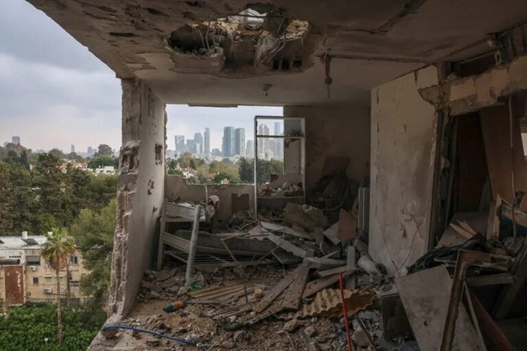 En la foto, apartamentos en Tel Aviv impactados por un ataque iraní