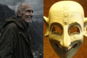 En la foto, un anciano y una máscara