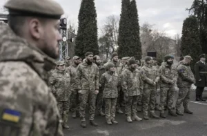 En la foto, soldados recién reclutados para la guerra en Ucrania