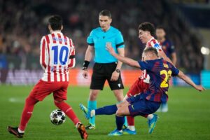 En la foto, momento del partido entre el Barcelona y el Atlético de Madrid