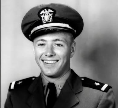 En la foto, el piloto James M. Huston Jr.