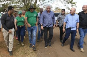 En la foto, Díaz-Canel en sus antiguos recorridos por los municipios