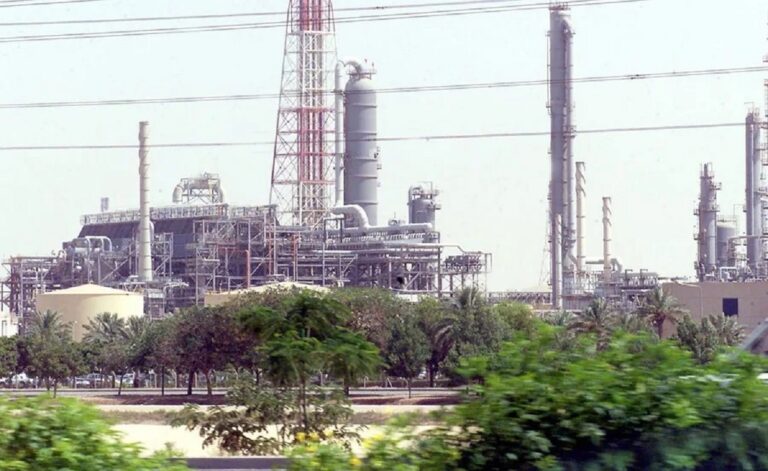 En la foto, el complejo petroquímico saudí de Jubail