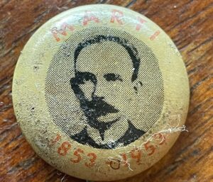 En la foto, un sello emitido por el centenario de Marti