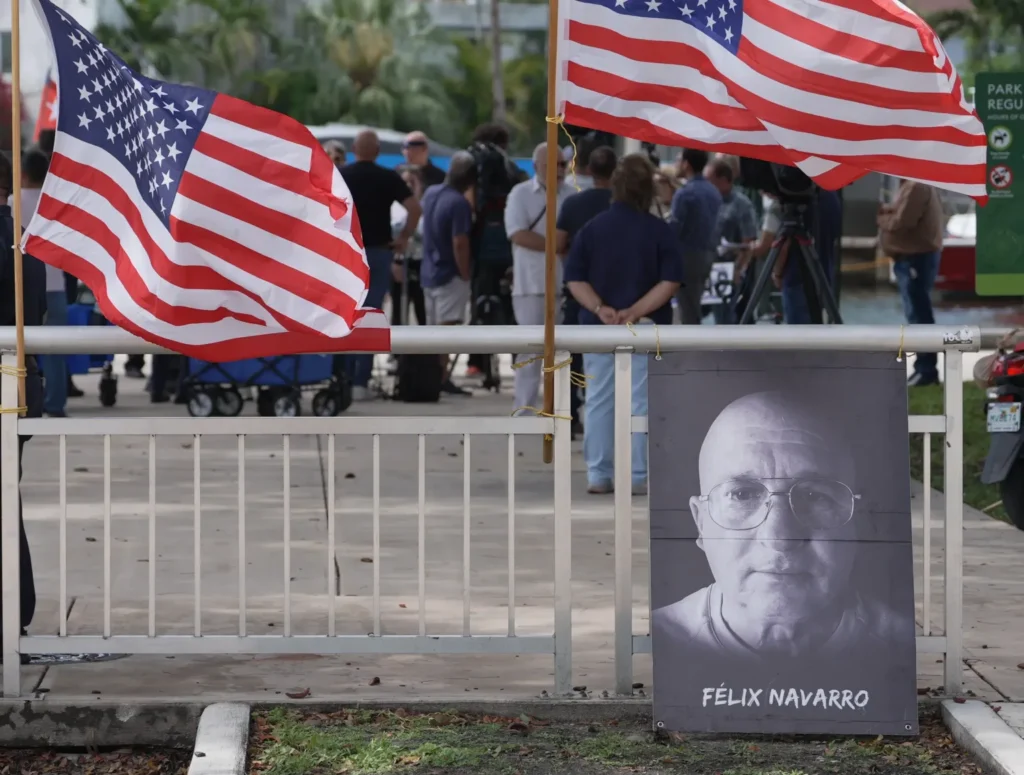 Opositores denuncian una “brutal golpiza” contra el disidente cubano Félix Navarro en prisión