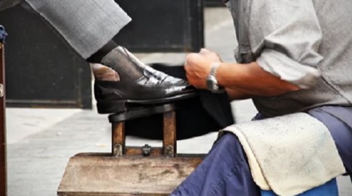 Los limpiabotas de mi pueblo: brillo, dignidad y memoria