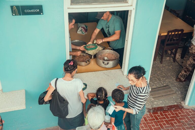 La iglesia ayudando a los necesitados en Cuba