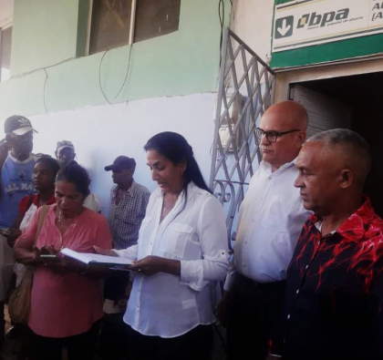 Santiago de Cuba celebra la inauguración de una oficina de cajeros como si fuera una obra histórica 2 Santiago de Cuba celebra la inauguración de una oficina de cajeros como si fuera una obra histórica