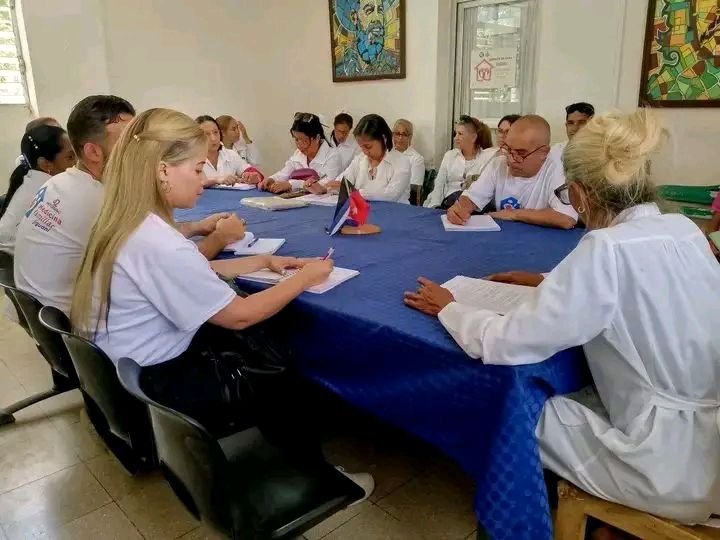 Régimen cubano insiste en vender éxito del programa materno infantil en medio de caída de nacimientos