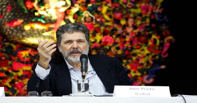 Abel Prieto arremete contra cubanos que apoyan sanciones e intervención en Cuba