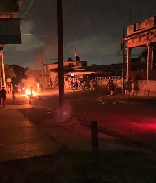 Granma está oscura mientras crecen las protestas en La Habana
