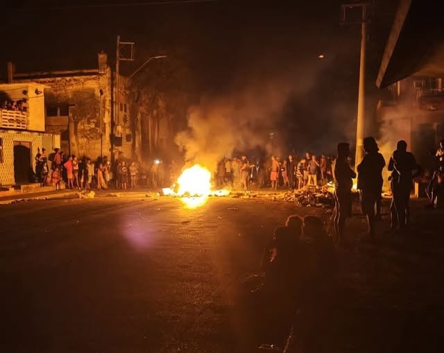 Cuba vive otra noche de tensión marcada por apagones y protestas
