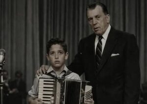 En la foto, Ed Sullivan y el niño del acordeón