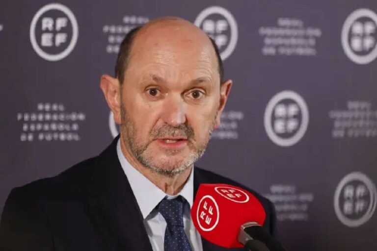 En la foto, Rafael Louzán