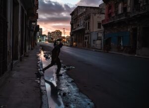 En la foto, una calle de La Habana un día de apagón