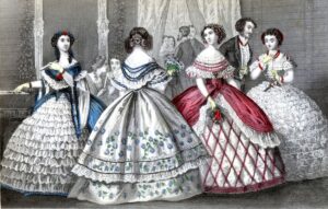 En la foto, mujeres vestidas con crinolina