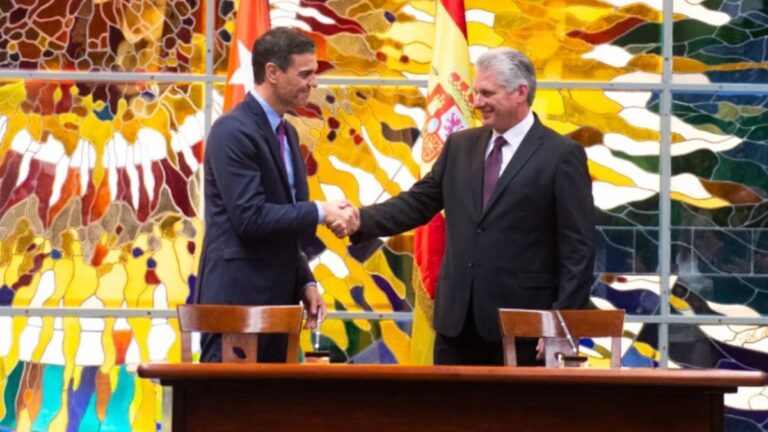 España tendrá explicar sus favores financieros a la dictadura cubana 1 En la foto, Pedro Sánchez y Díaz-Canel