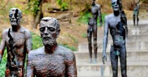 En la foto, Monumento a las víctimas del comunismo en Praga. Escultor: Olbram Zoubek (2002)