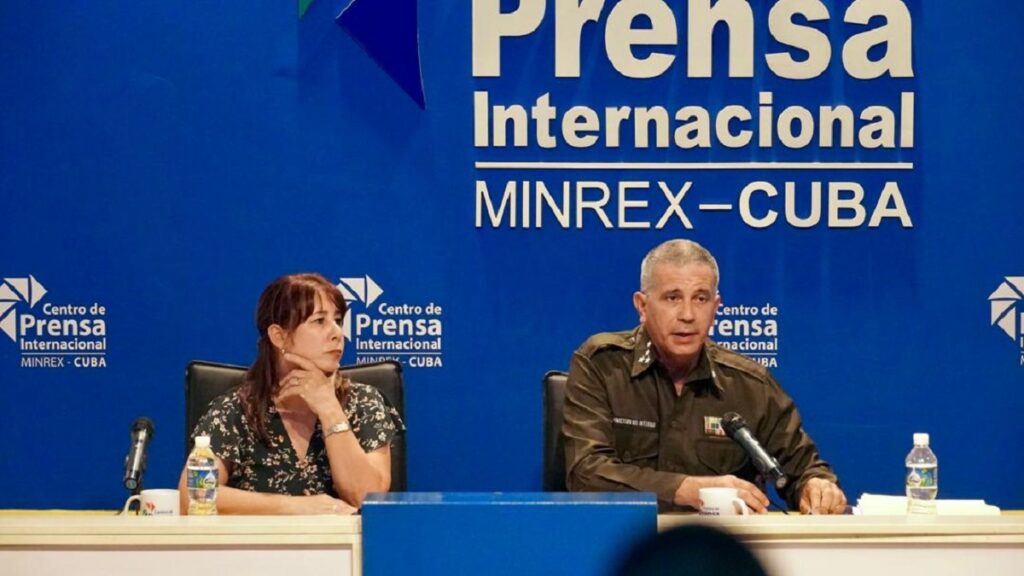 En la foto, rueda de prensa en el Centro de Prensa Internacional donde explicaron las nuevas leyes migratorias