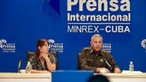 En la foto, rueda de prensa en el Centro de Prensa Internacional donde explicaron las nuevas leyes migratorias