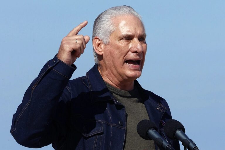 En la foto, Miguel Díaz-Canel