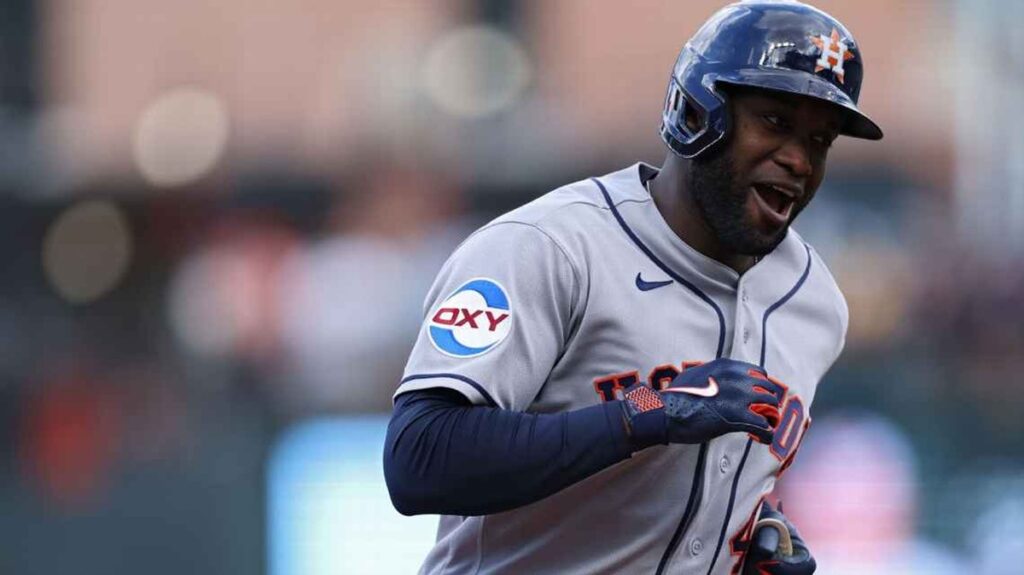 En la foto, Yordan Álvarez tras pegar su duodécimo jonrón