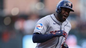 En la foto, Yordan Álvarez tras pegar su duodécimo jonrón