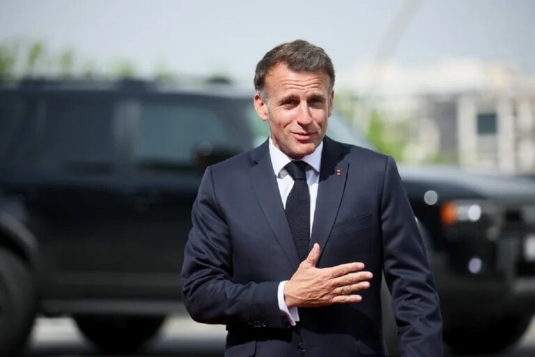 En la foto, El presidente francés, Emmanuel Macron, a su llegada este lunes a Ereván