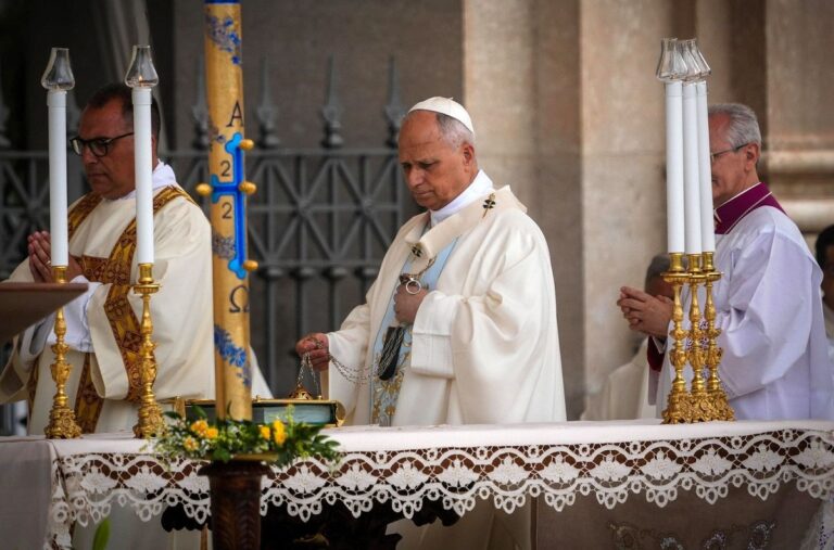 En la foto, el Papa León XIV en Pompeya