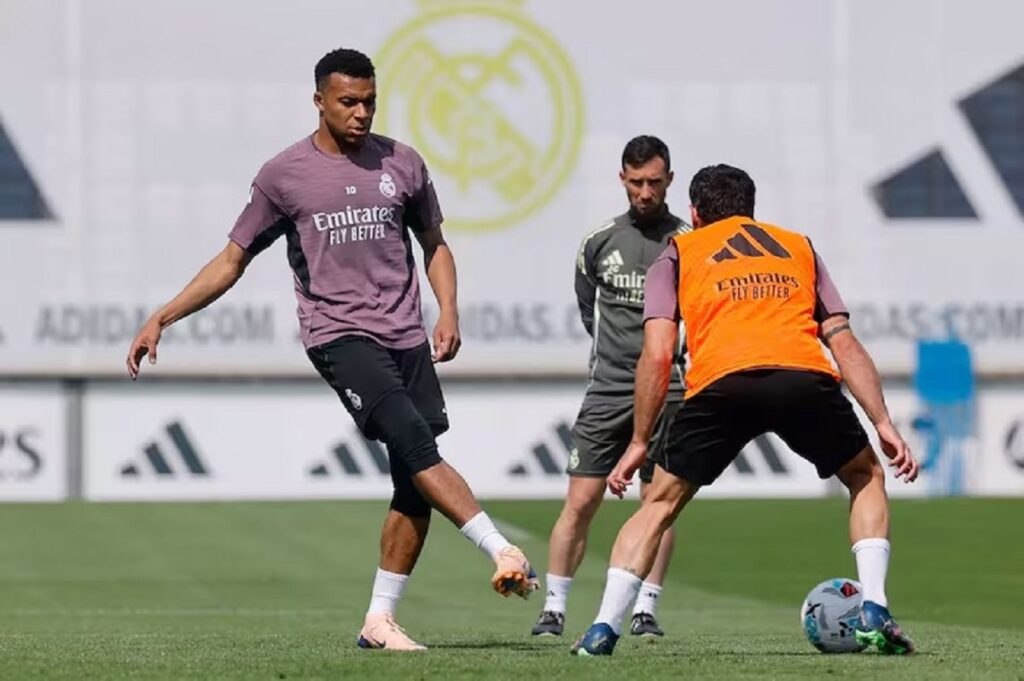 En la foto, Mbappé en el entrenamiento del Real Madrid