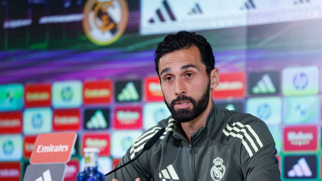 En la foto, Álvaro Arbeloa en rueda de prensa ante el Real Oviedo