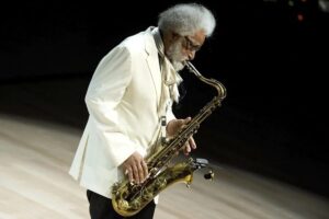 En la foto, imagen de archivo del saxofonista estadounidense Sonny Rollins durante un concierto en Budapest, Hungría