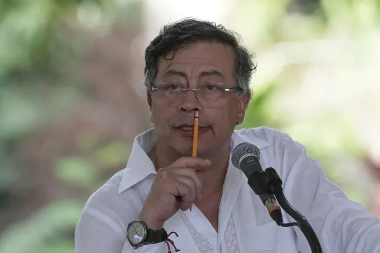 El Gobierno colombiano cesa las funciones del encargado de la embajada de Bolivia en Bogotá 2 En la foto, el presidente colombiano Gustavo Petro