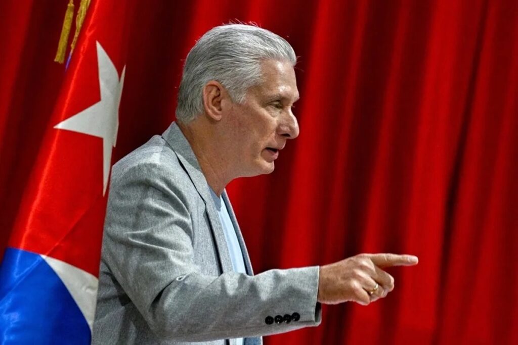 En la foto, Miguel Díaz-Canel