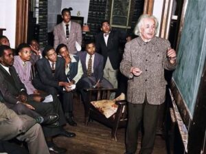 En la foto, Einstein en la Universidad de Lincoln