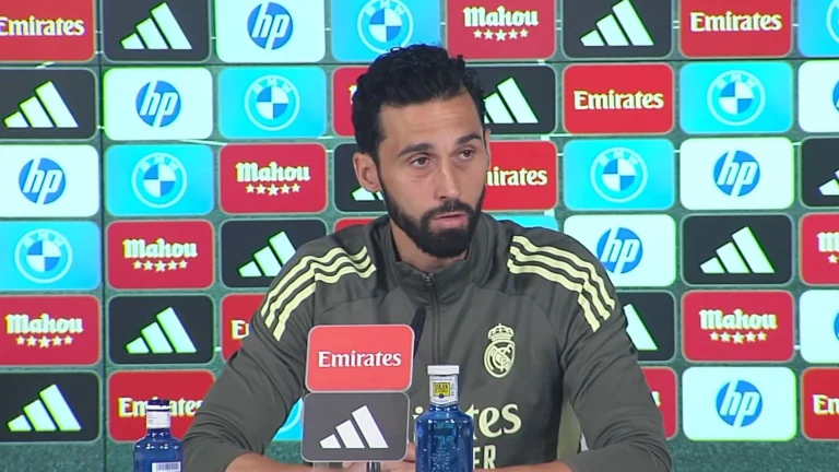 En la foto, Alvaro Arbeloa en rueda de prensa