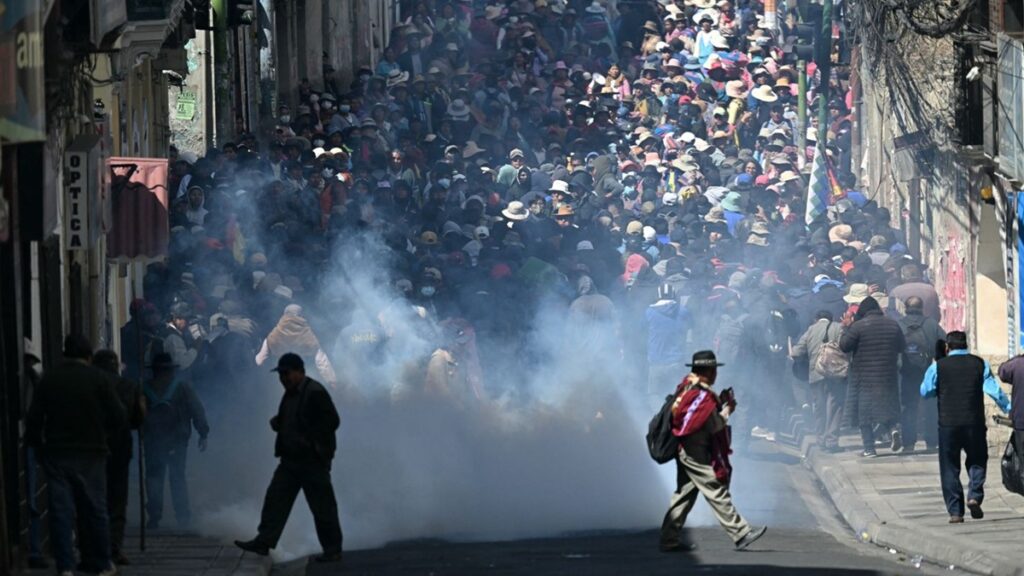 En la foto, protestas en las calles de La Paz, Bolivia, este martes