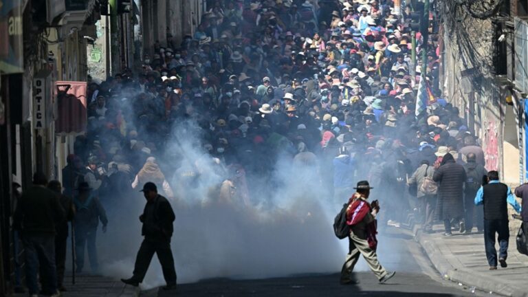 En la foto, protestas en las calles de La Paz, Bolivia, este martes